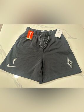 Las Vegas Aces Nike Women’s Loose Fit Mid Rise Shorts (Small) Retails $70